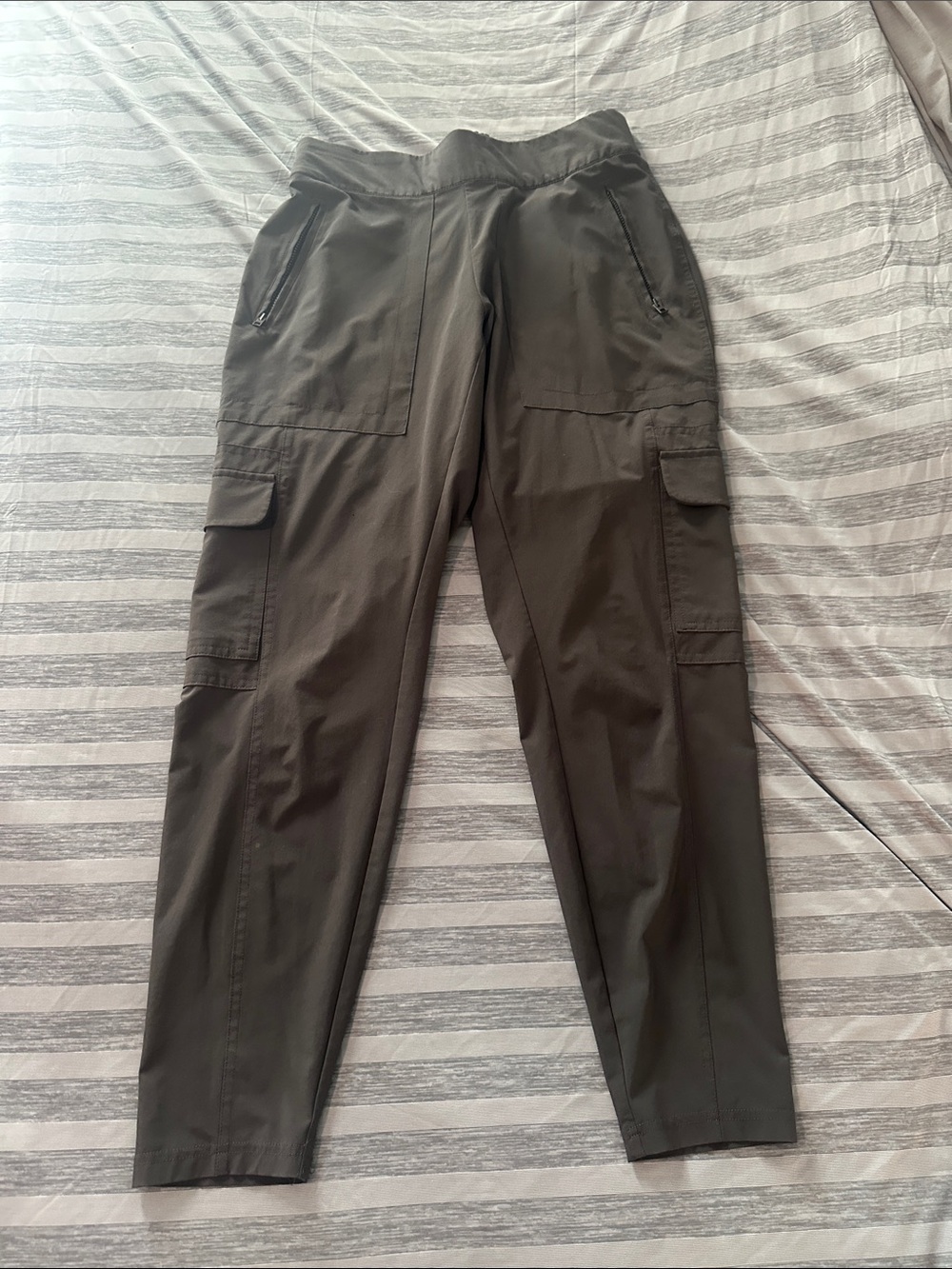 Athleta Cargo Joggers size 4